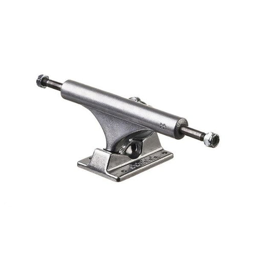 Ace Trucks Classic Polished 44 hopeanväriset skeittitrukit, pari.