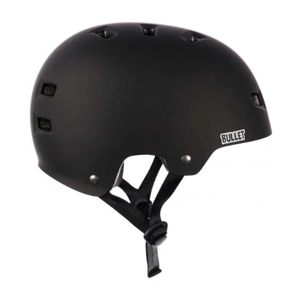 Mattamusta Bullet Deluxe Helmet T35 -skeittikypärä sivulta kuvattuna.